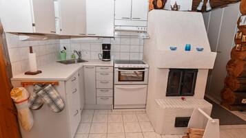 Geladeira, micro-ondas, lava-louças