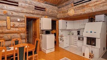 Fridge, microwave, dishwasher, cookware/dishes/utensils