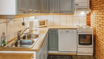 Jääkaappi, mikroaaltouuni, astianpesukone