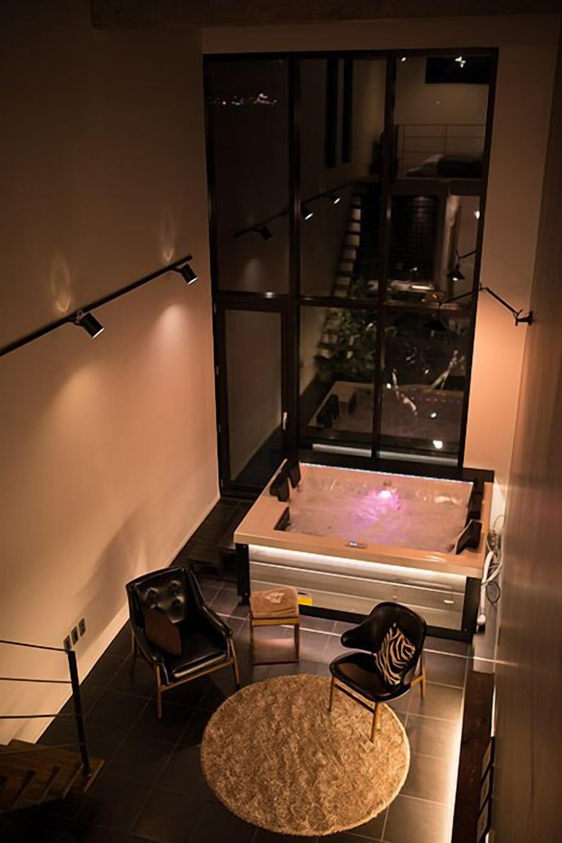 Duplex (C: Black) | Living area | Flat-screen TV