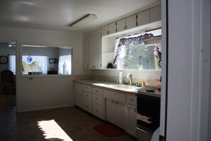 Fridge, microwave, oven, stovetop - Escape to the countryside (Worley)