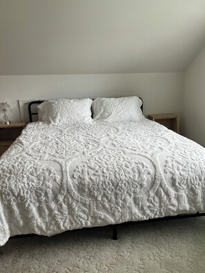 3 bedrooms, free WiFi, bed sheets - Escape to the countryside (Worley)
