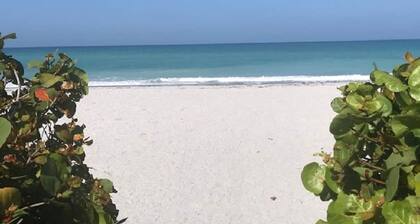 Ranta, hiekka, auringonlaskut. . . Keinutuoli Front Porch!