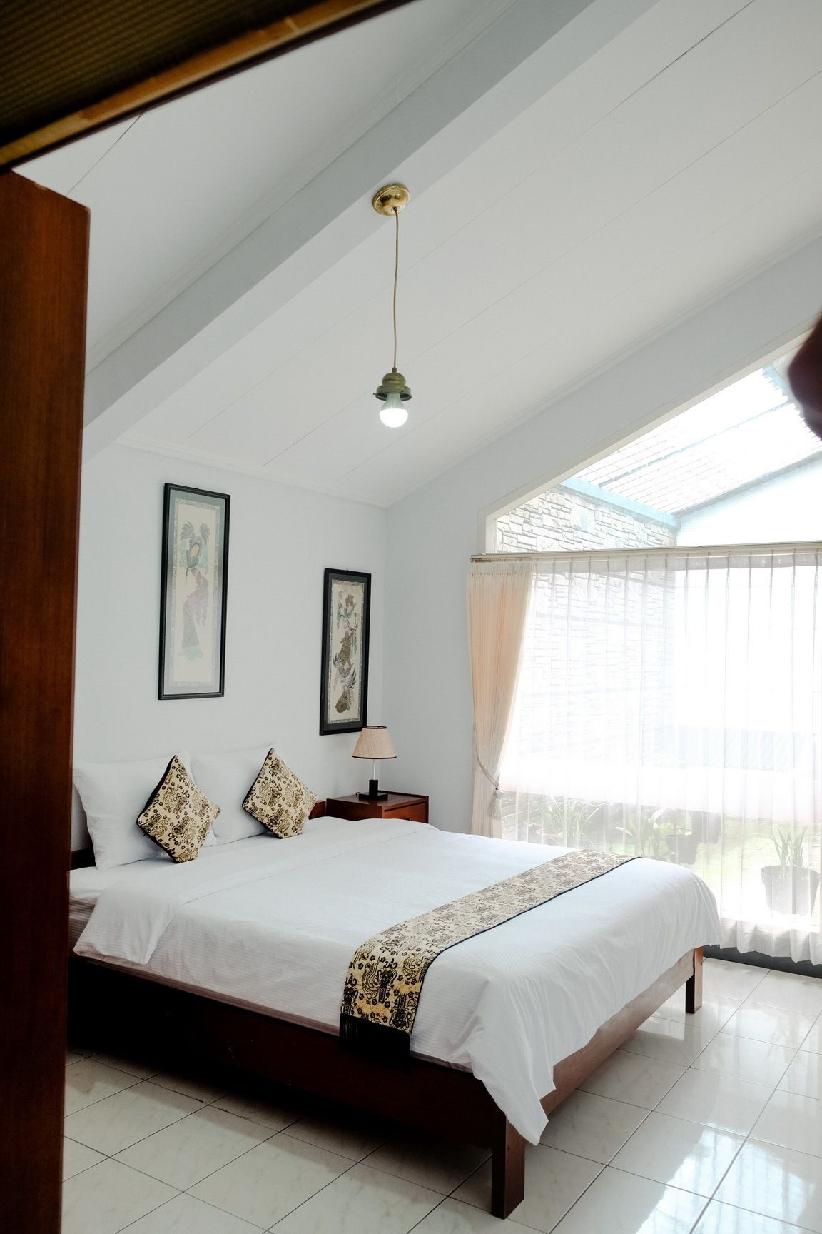 Basic House | Desk, iron/ironing board, free WiFi, bed sheets