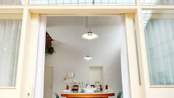 Basic House | In-room dining