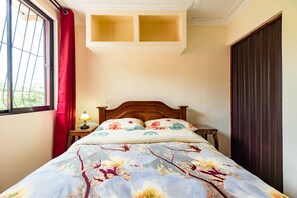 1 soverom, strykejern/-brett, wi-fi (inkludert) og sengetøy