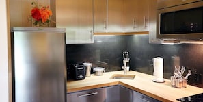 Fridge, microwave, stovetop, coffee/tea maker