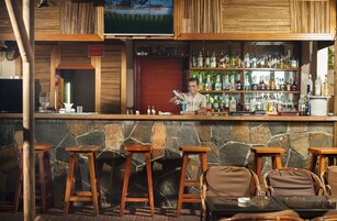 2 bars/lounges, poolside bar