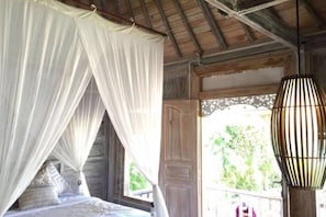 Bungalow Tradisional, 1 Tempat Tidur King, pemandangan kebun, area taman | Brankas, meja kerja, Wi-Fi gratis, dan seprai linen