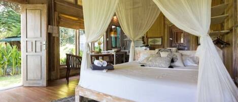 Traditional Bungalow, 1 King Bed, Garden View