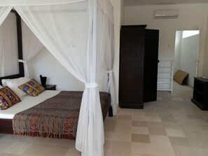 3 chambres, bureau, Wi-Fi gratuit, draps fournis