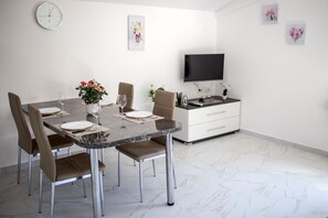 Dining - Holiday apartment in a secluded location (Golovik)