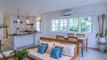 Suite, 2 kamar tidur, dapur | Dapur pribadi | Lemari es besar, mesin pencuci piring, perlengkapan kebersihan, dan tisu