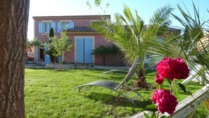 Property grounds - CHARMING TYPICAL PROVENCAL VILLA AT THE FOOT OF LUBERON (Cheval-Blanc)
