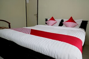 Standard Double Room | Free WiFi, bed sheets - Hotel O Abz Guest House Syariah (Jambi)