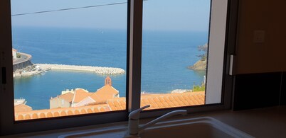 Village house, sea view, Cerbère