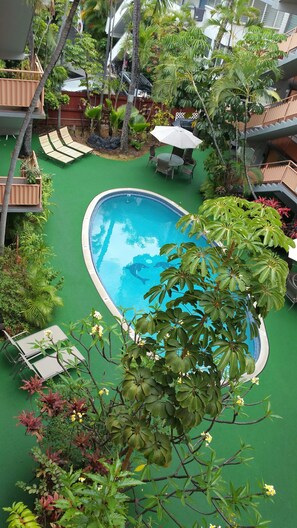 Pool - Cozy and Comfortable, one bedroom, in the heart of Waikiki (Honolulu)