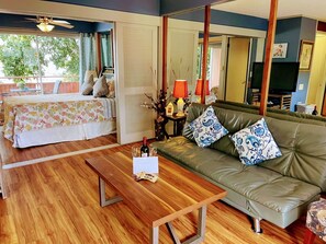Room - Cozy and Comfortable, one bedroom, in the heart of Waikiki (Honolulu)