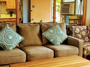 Interior - Cozy and Comfortable, one bedroom, in the heart of Waikiki (Honolulu)