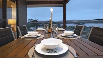 House, 4 Bedrooms, 2 Bathrooms, Lake View | Terrace/patio