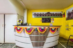 Reception - Iroomz Bilwa Residency (Hospet)