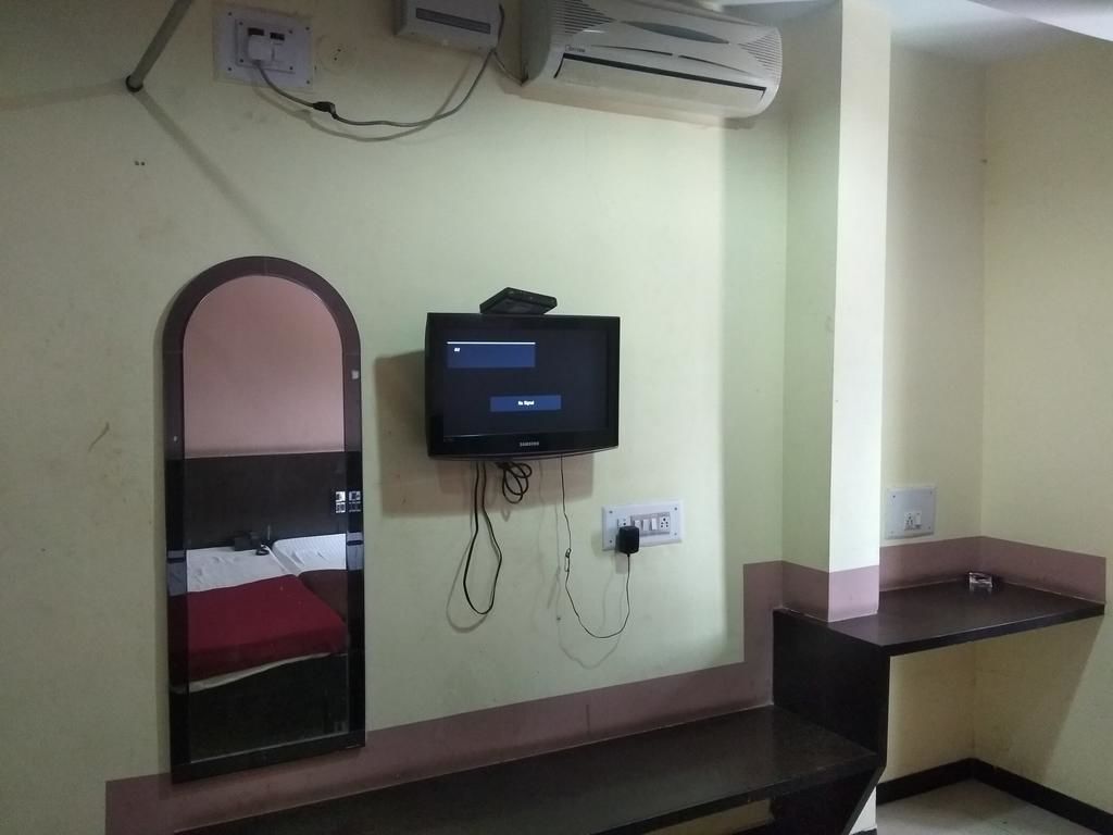 In-room safe, free WiFi