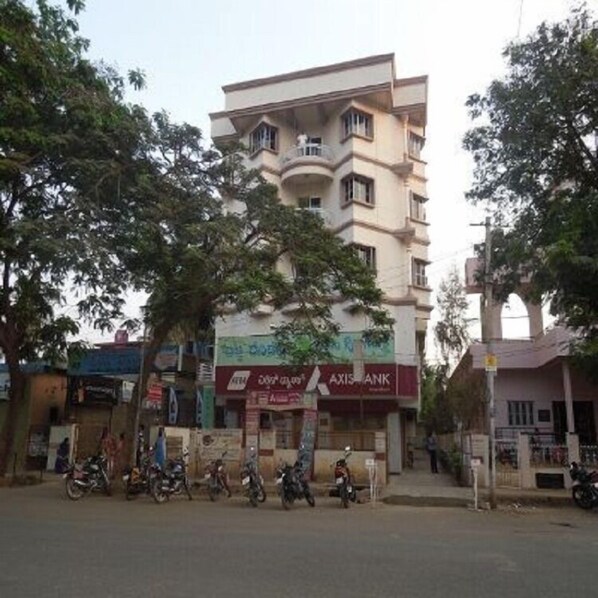 Front of property - Iroomz Bilwa Residency (Hospet)