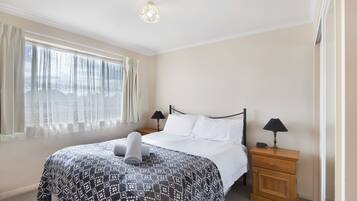 2 bedrooms, iron/ironing board, free WiFi, bed sheets