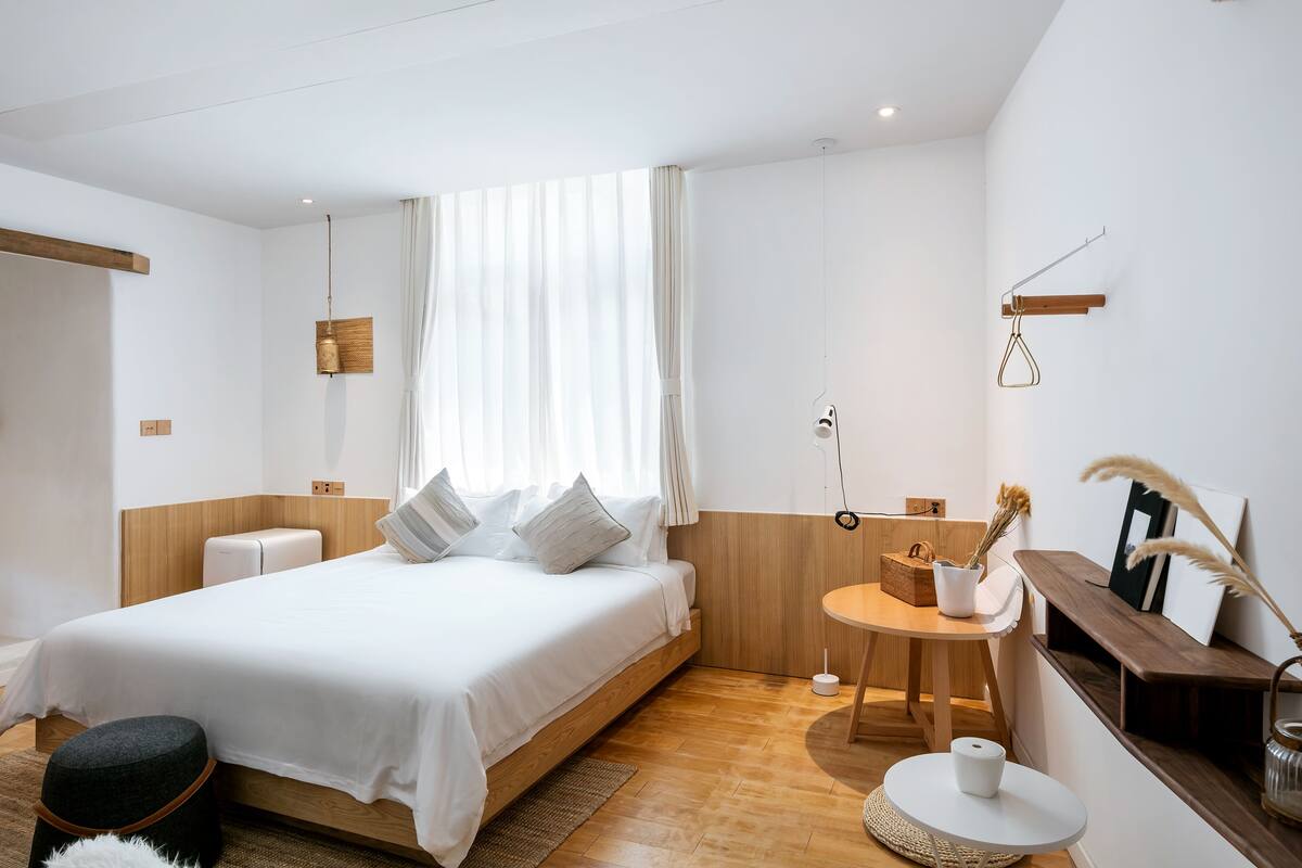 Habitación de diseño doble, 1 cama de matrimonio | 1 dormitorio, edredones de plumas, caja fuerte y wifi gratis