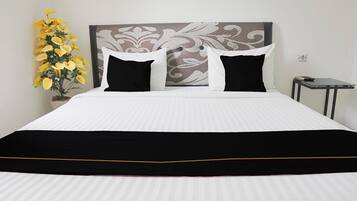 Deluxe Double Room, 1 Double Bed | Desk, free WiFi, bed sheets