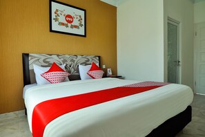 Deluxe Double Room, 1 Double Bed | Desk, free WiFi, bed sheets - OYO 721 Sulaiman Residence Syariah (Padang)