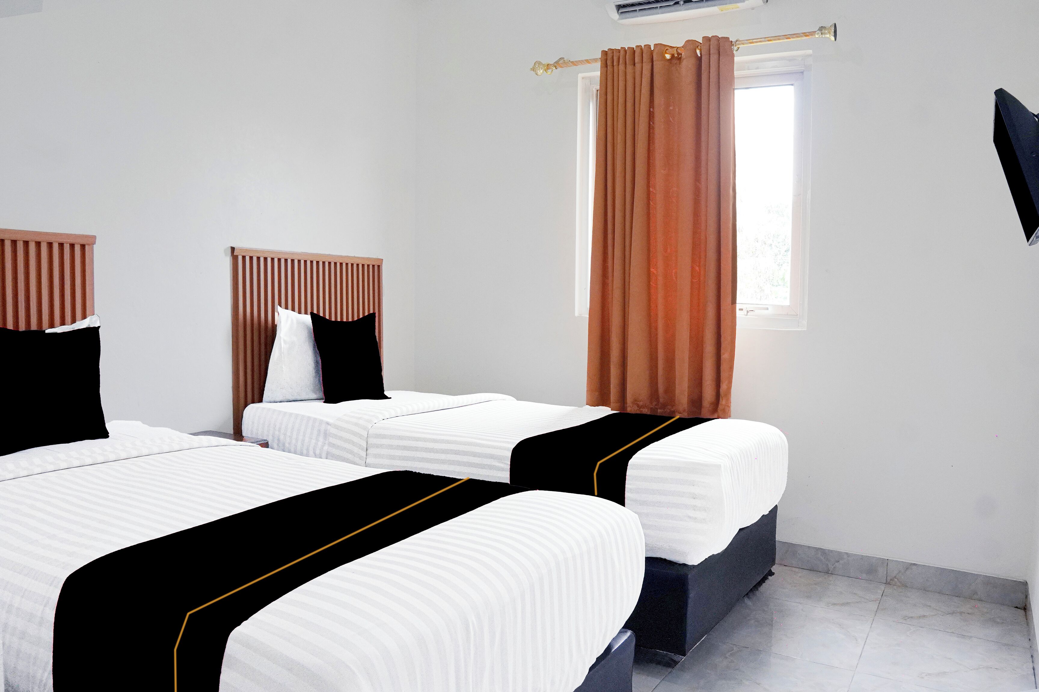 Standard Twin Room, 2 Single Beds | Desk, free WiFi, bed sheets