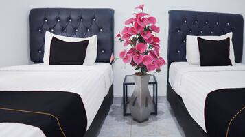 Chambre Double Standard, 1 lit double | Bureau, Wi-Fi gratuit, draps fournis