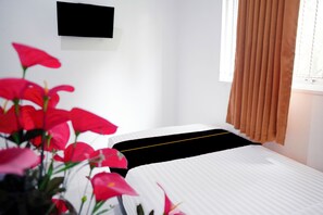 Standard Double Room, 1 Double Bed | Desk, free WiFi, bed sheets - Hotel O near Transmart Padang formerly Sulaiman Residence (Padang)