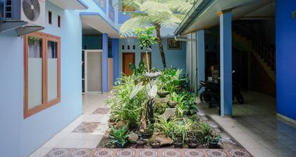 OYO 778 Guest House Amalia Malang