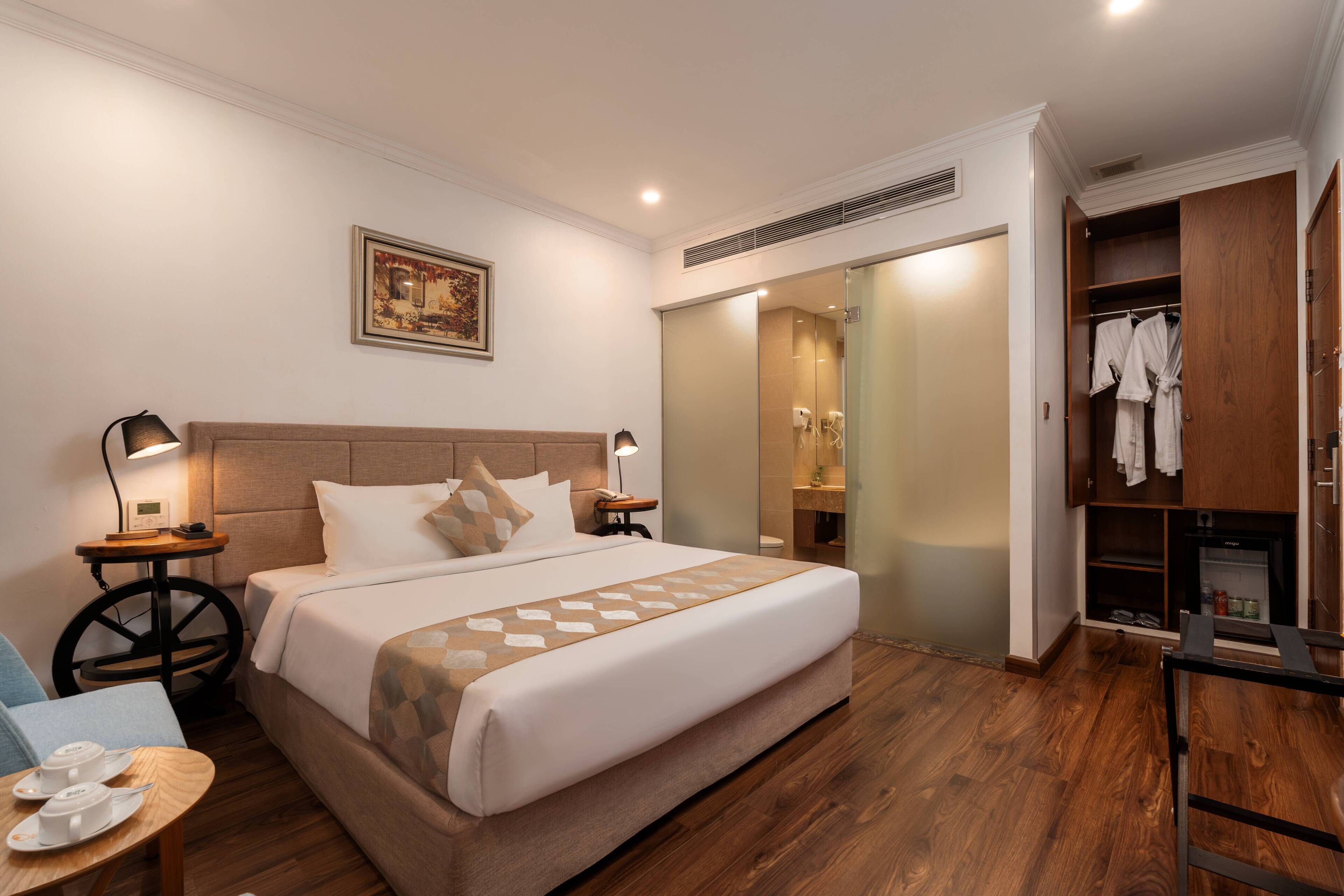 Quarto casal luxo (No Window) | Frigobar, cofres nos quartos, cortinas blackout, Wi-Fi de cortesia