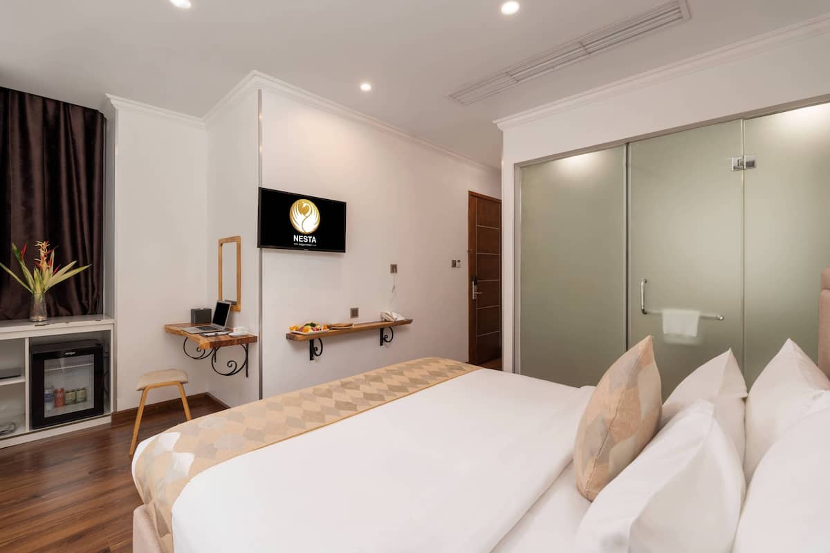 Executive Double Room | Minibar, in-room safe, blackout drapes, free WiFi