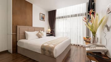Executive Double Room | Minibar, in-room safe, blackout drapes, WiFi (free)