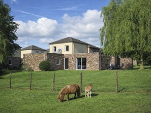 Unclassified image, 3 of 24, button