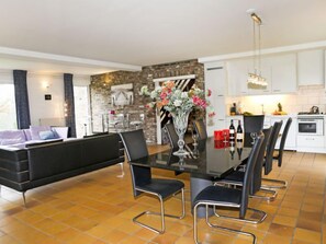 Dining - Vrijstaande 10 persoons by Interhome (Gulpen)