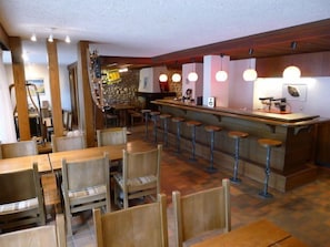 Bar (in der Unterkunft)