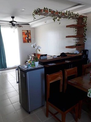 Appart'hôtel Familial | Coin séjour | Télévision à écran plat, Netflix