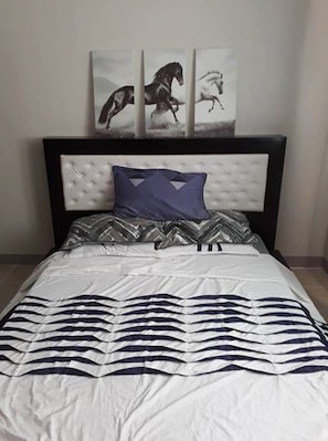 2 bedrooms, individually decorated, individually furnished, desk - Simple & Cozy Accommodations (Lapu-Lapu)