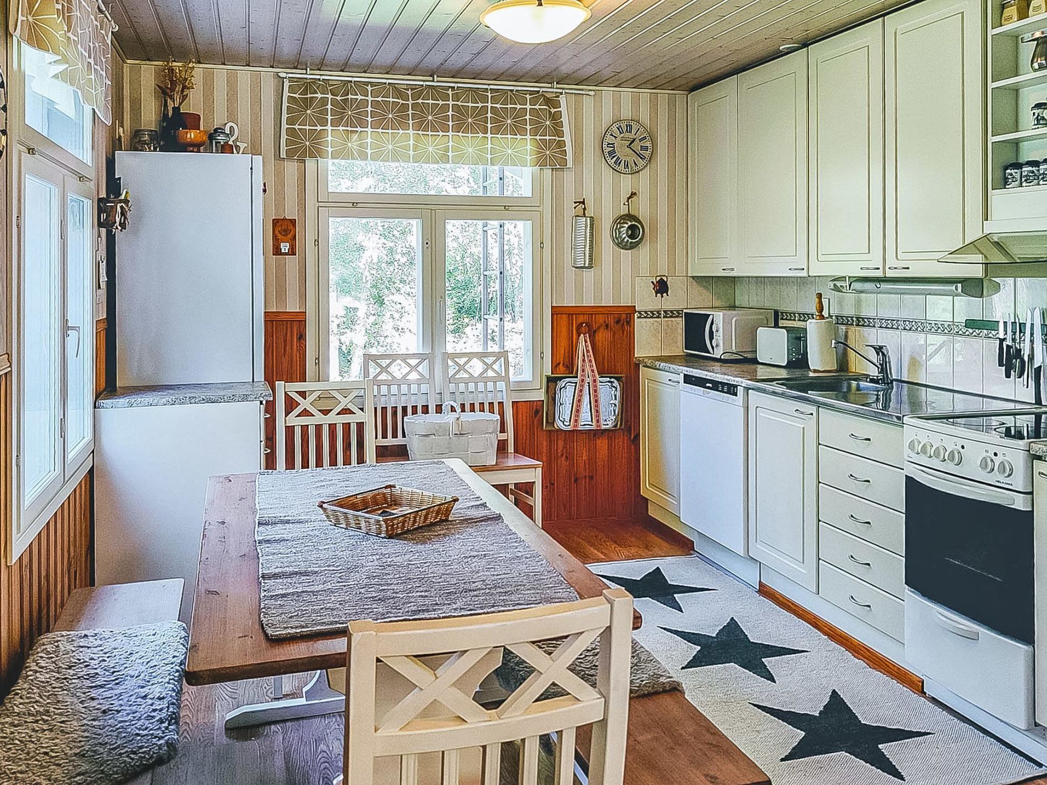 Jääkaappi, mikroaaltouuni, astianpesukone