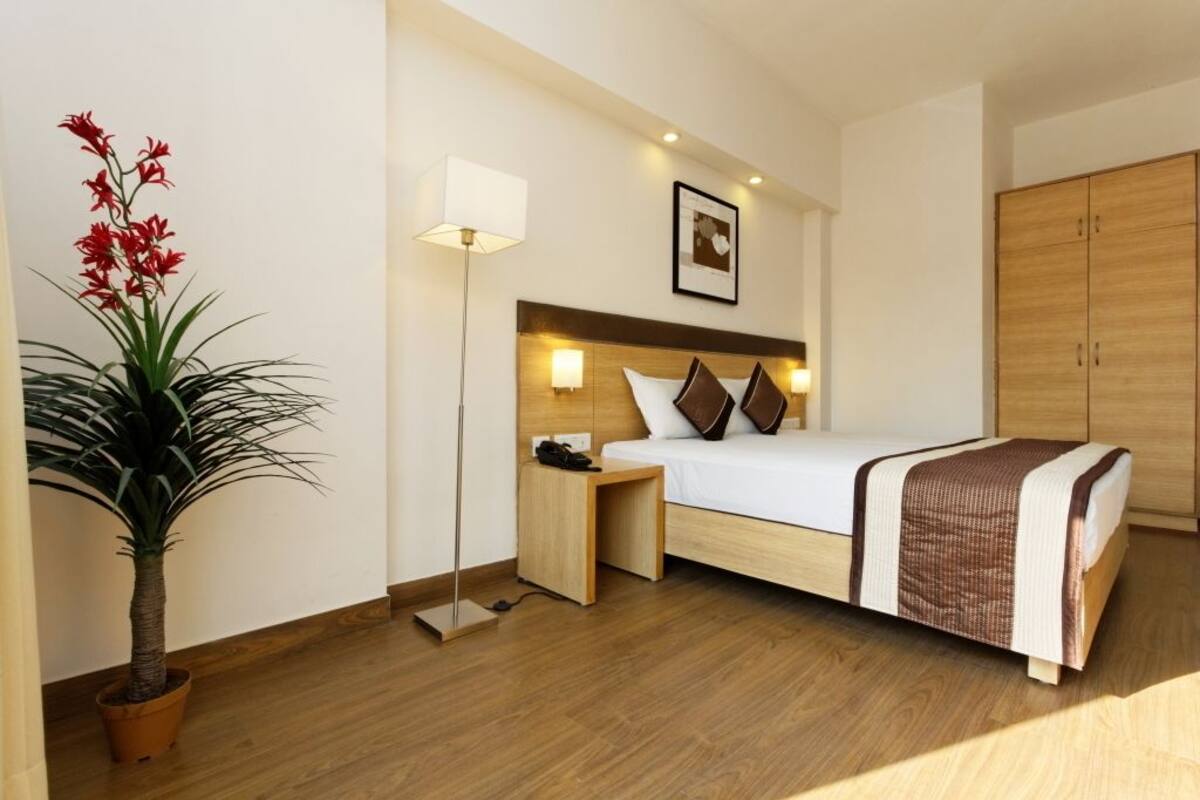 Premium bedding, minibar, desk, laptop workspace