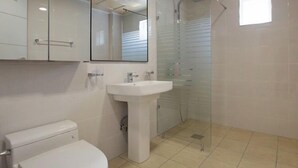 A bathroom with a toilet, sink, and glass-enclosed shower. - The Mare Pool Villa Pension (Taean)