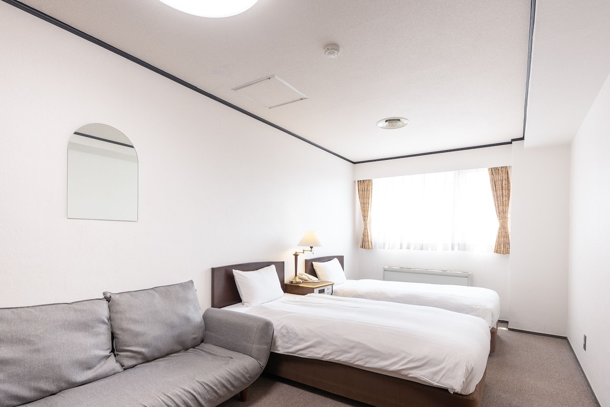 Free WiFi, bed sheets
