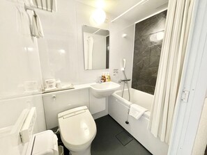 Deluxe Single Room, Non Smoking | Bathroom | Combined shower/tub, deep soaking tub, hair dryer, towels