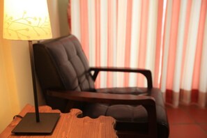 华丽双人房 | 办公桌、隔音、免费 WiFi、床单