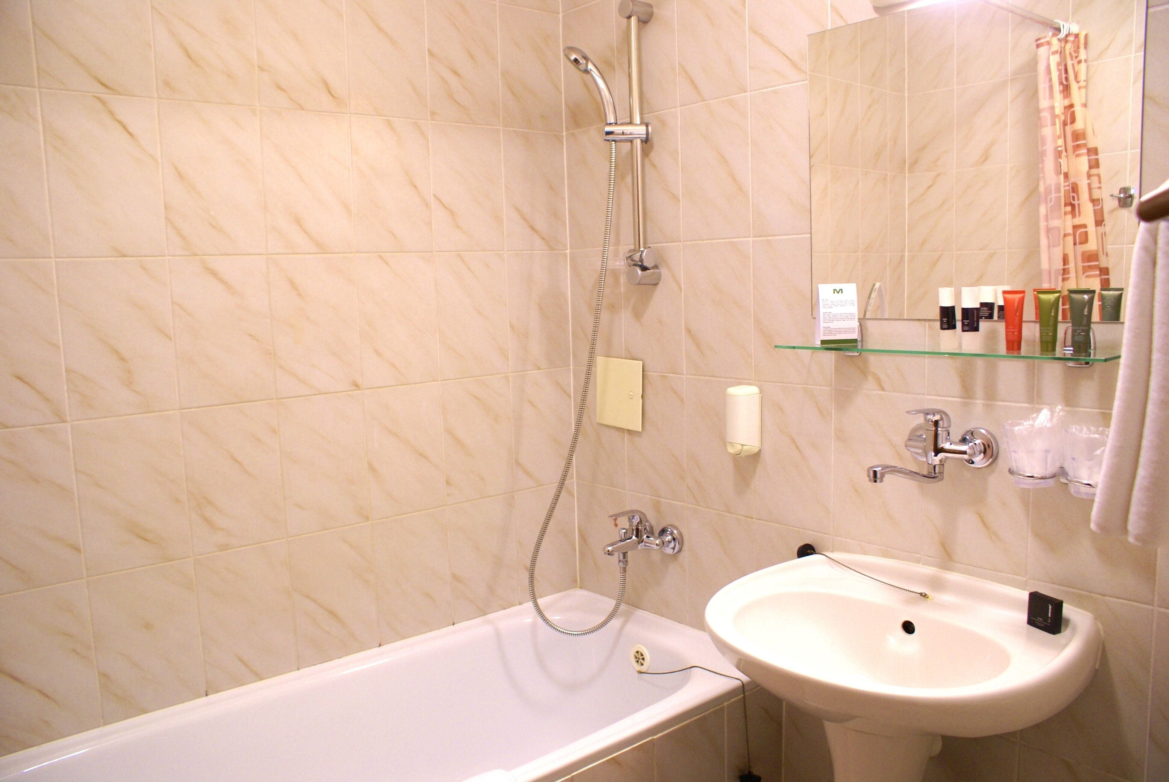 standard double room | bathroom | bathtub, bathrobes, slippers, towels